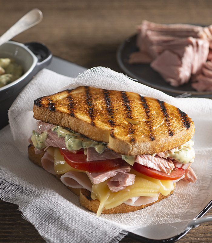 Toasted Sandwiches with Tuna, Tomato and Tartar Sauce