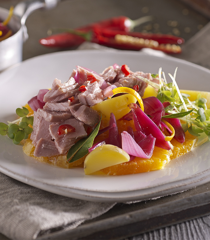 Chilli Tuna with Sautéed Red Onions and Oranges